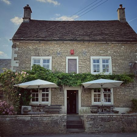 ホテル Neeld Arms グリトルトン エクステリア 写真