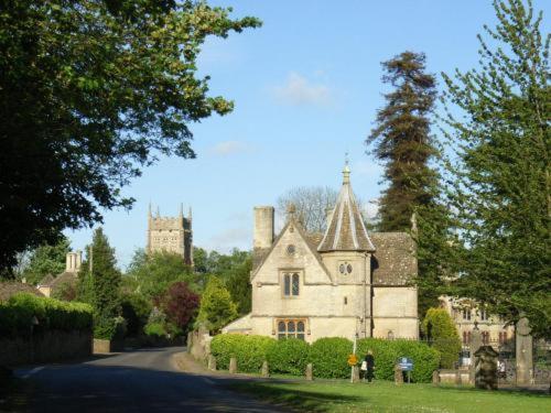 ホテル Neeld Arms グリトルトン エクステリア 写真