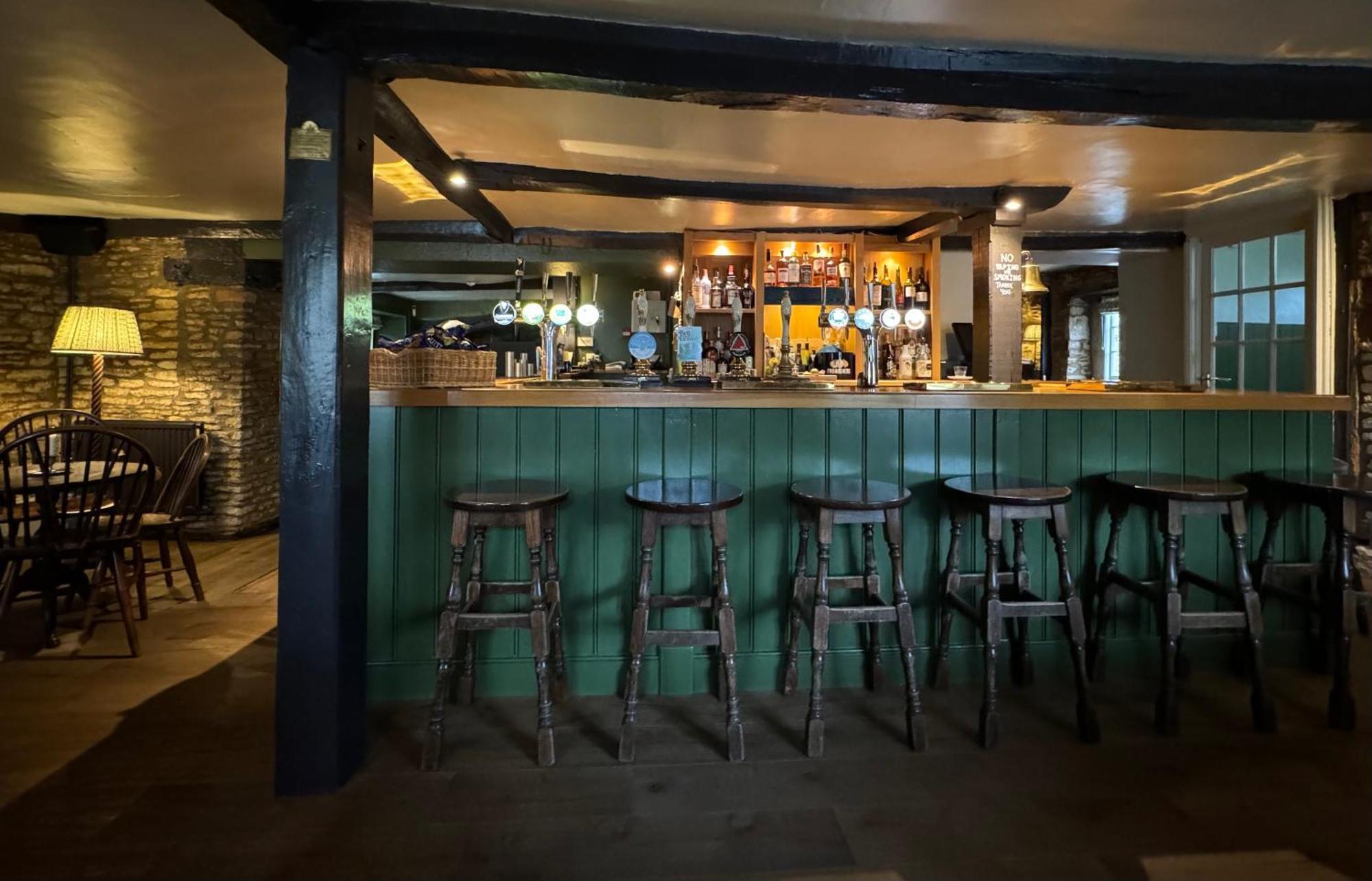 ホテル Neeld Arms グリトルトン エクステリア 写真
