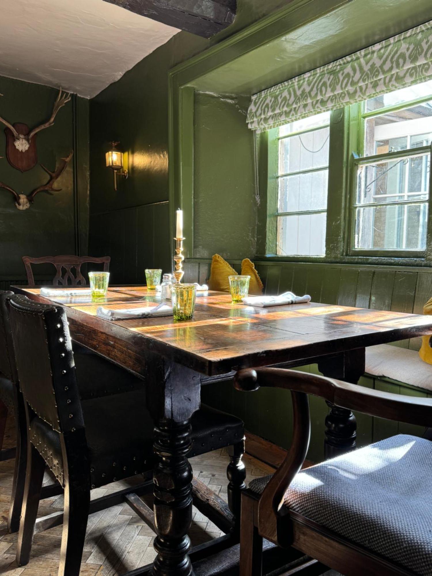 ホテル Neeld Arms グリトルトン エクステリア 写真