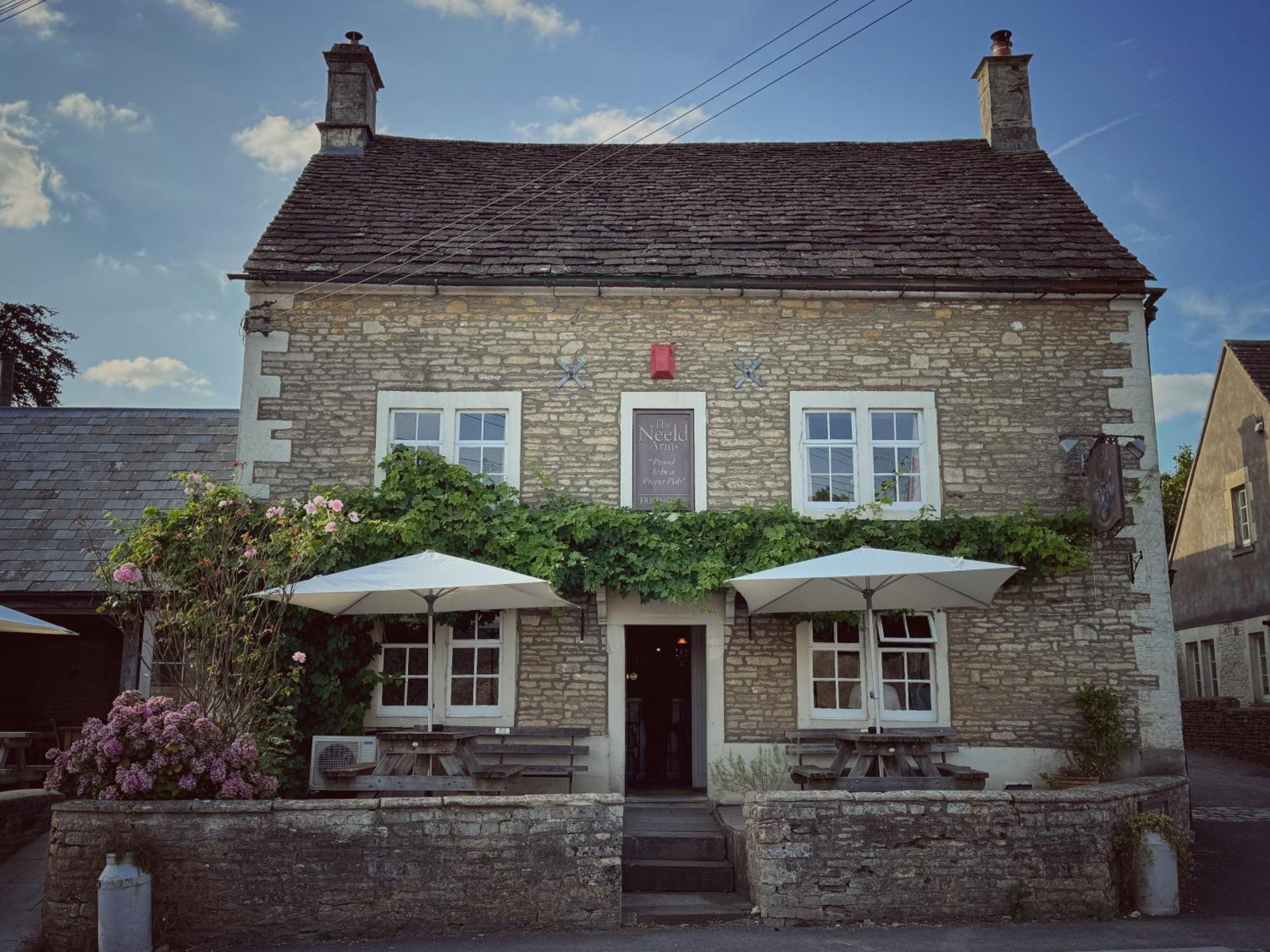 ホテル Neeld Arms グリトルトン エクステリア 写真