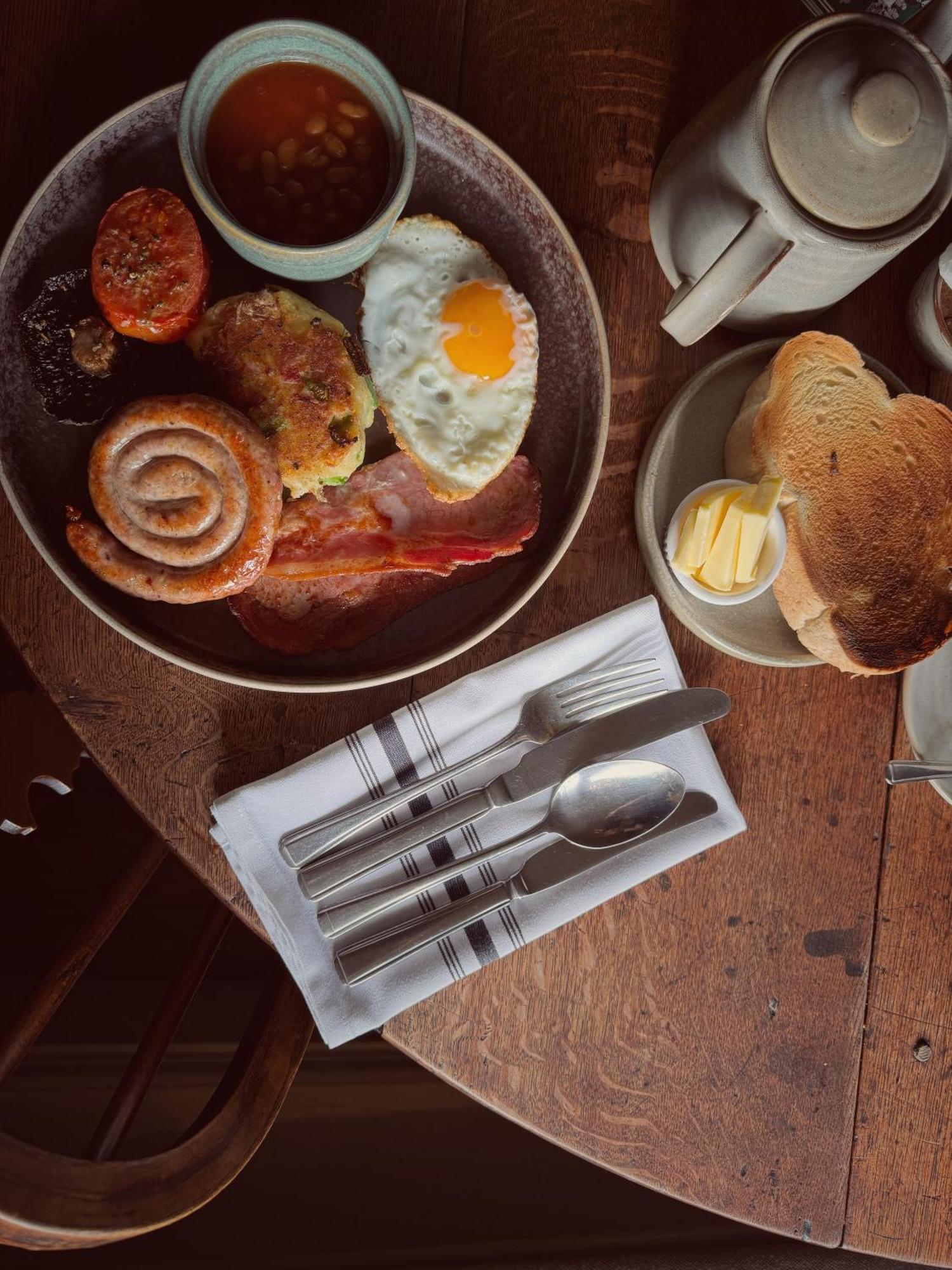 ホテル Neeld Arms グリトルトン エクステリア 写真